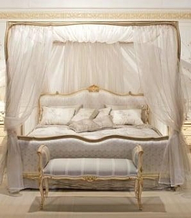 Классическая итальянская кровать с балдахином Strauss