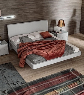 Современная двуспальная кровать с отделкой из матового лака Taglio