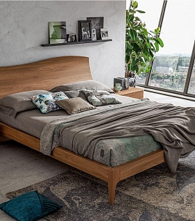 Кровать и прикроватные тумбочки из дерева в современном стиле Wave